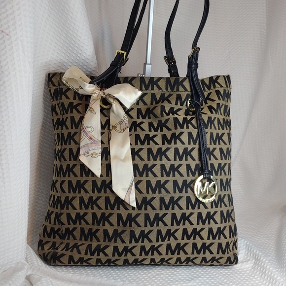 Michael Kors Handbags - Michael Michael Kors Signature Black and Tan Canvas Tote